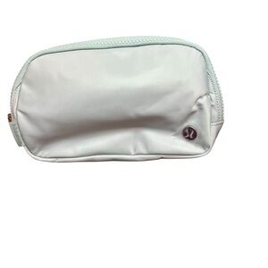 Lululemon Everywhere Belt Bag – Bluish Gray (Silver Hardware)